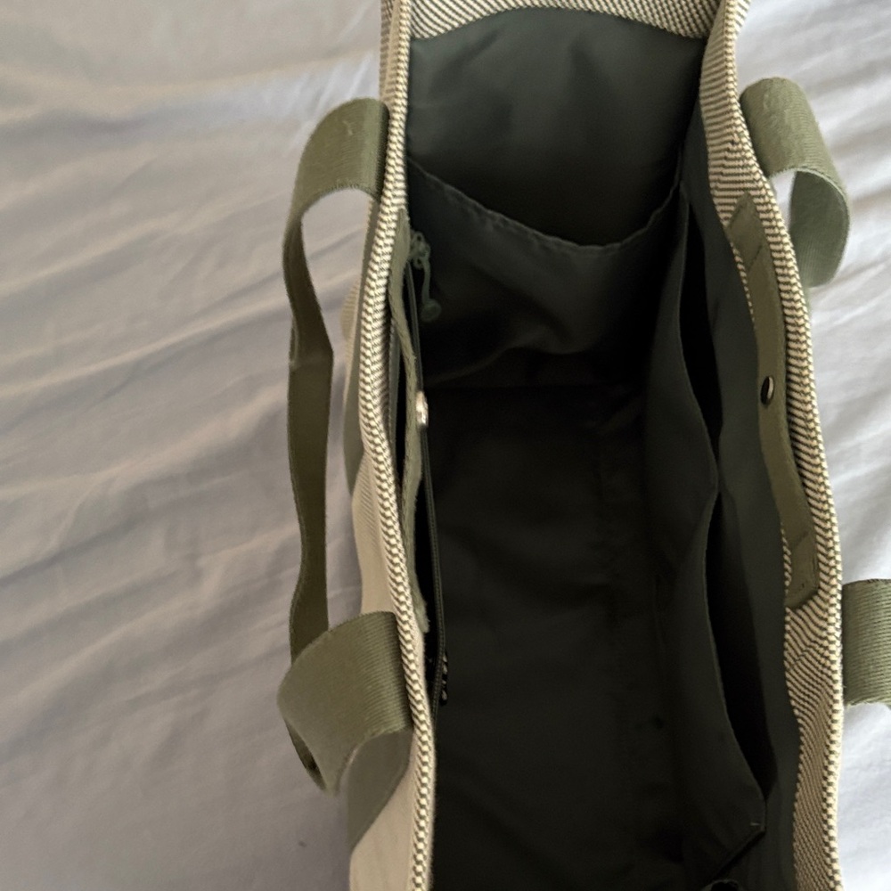 Lululemon Green and Cream Tote Bag. Big one. - Picture 4 of 5